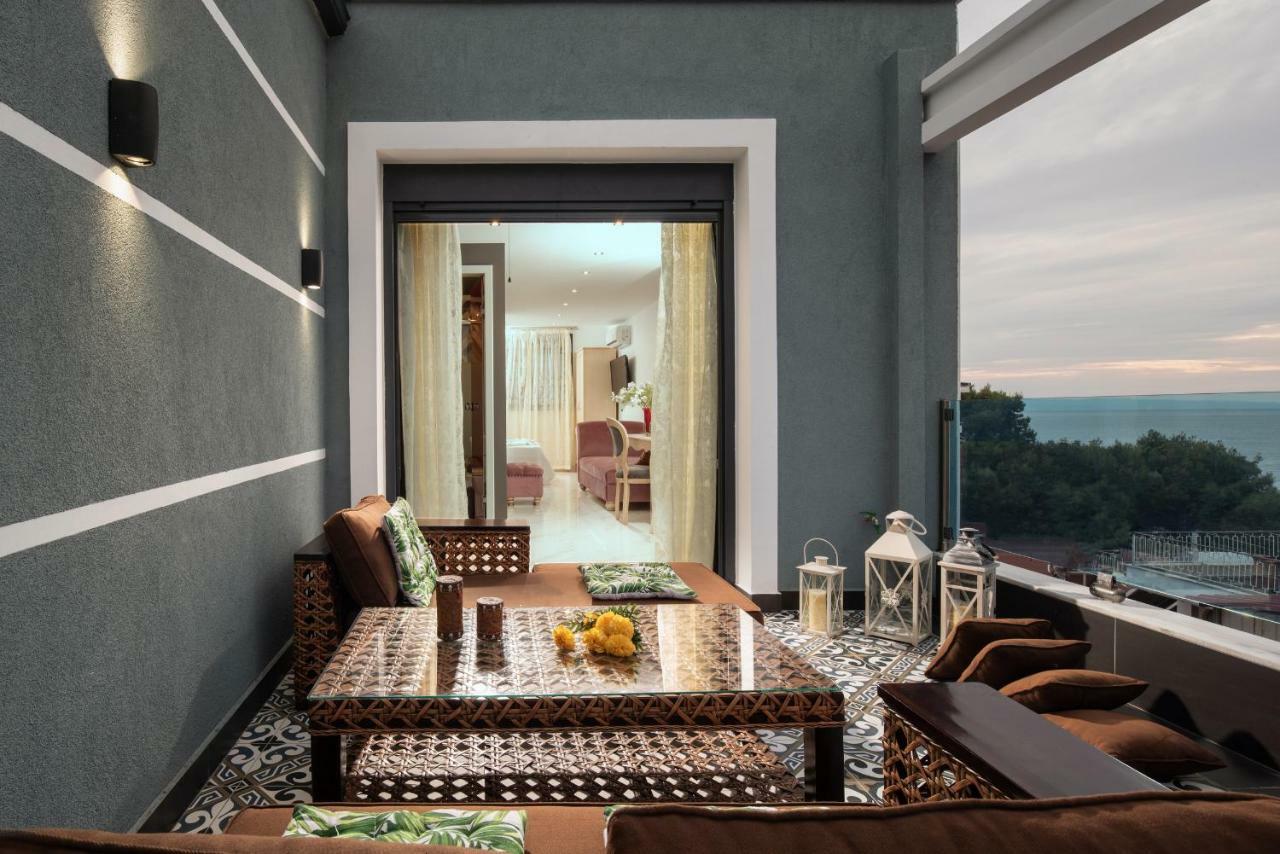 Pela Veranda Exquisite Suites ネオス・マルマラス エクステリア 写真