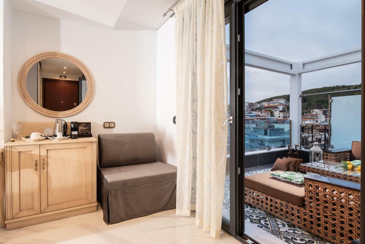 Pela Veranda Exquisite Suites ネオス・マルマラス エクステリア 写真