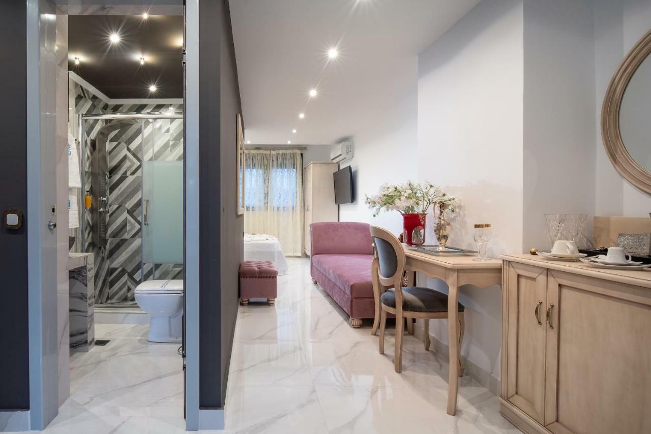 Pela Veranda Exquisite Suites ネオス・マルマラス エクステリア 写真