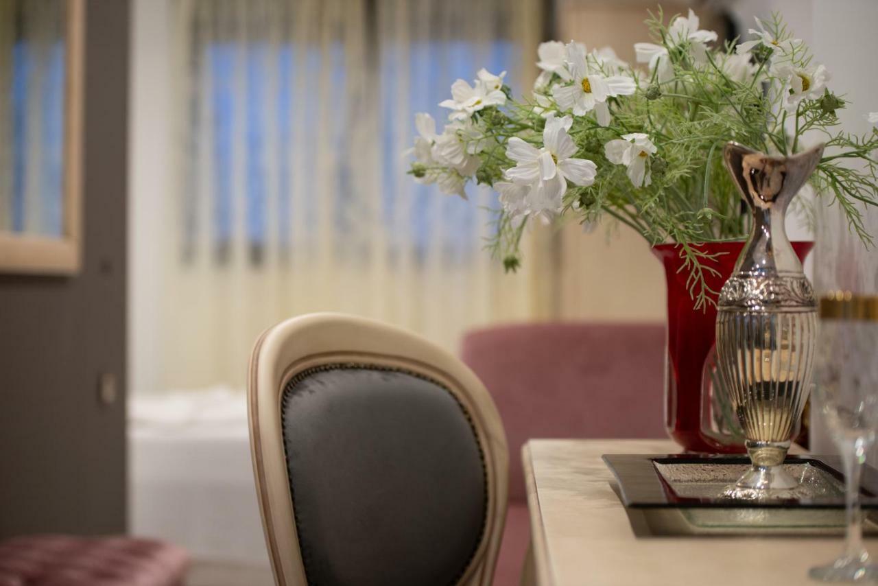 Pela Veranda Exquisite Suites ネオス・マルマラス エクステリア 写真